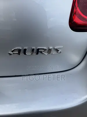 Toyota Auris 2012 Silver