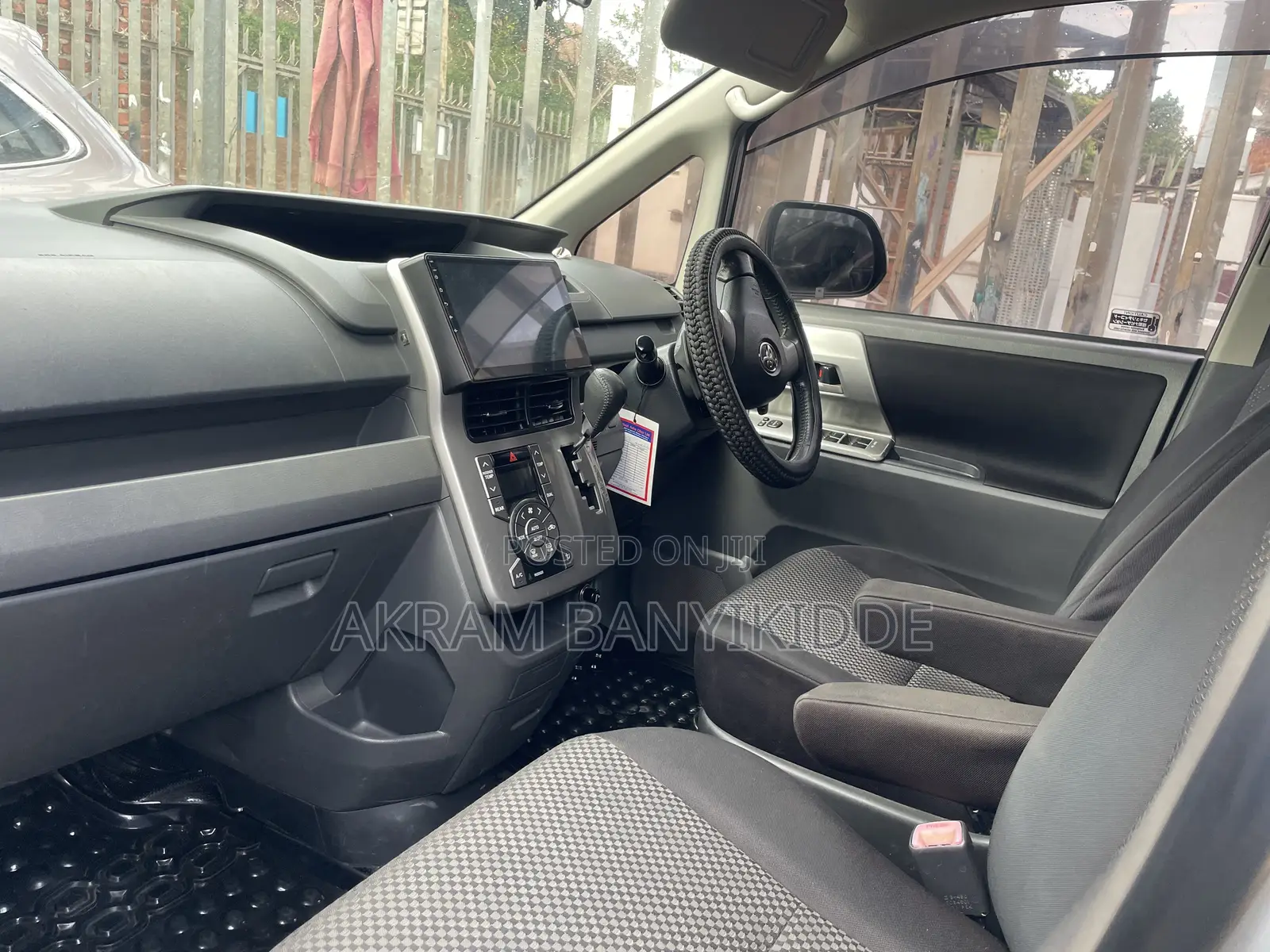 Toyota Noah 2010 Silver