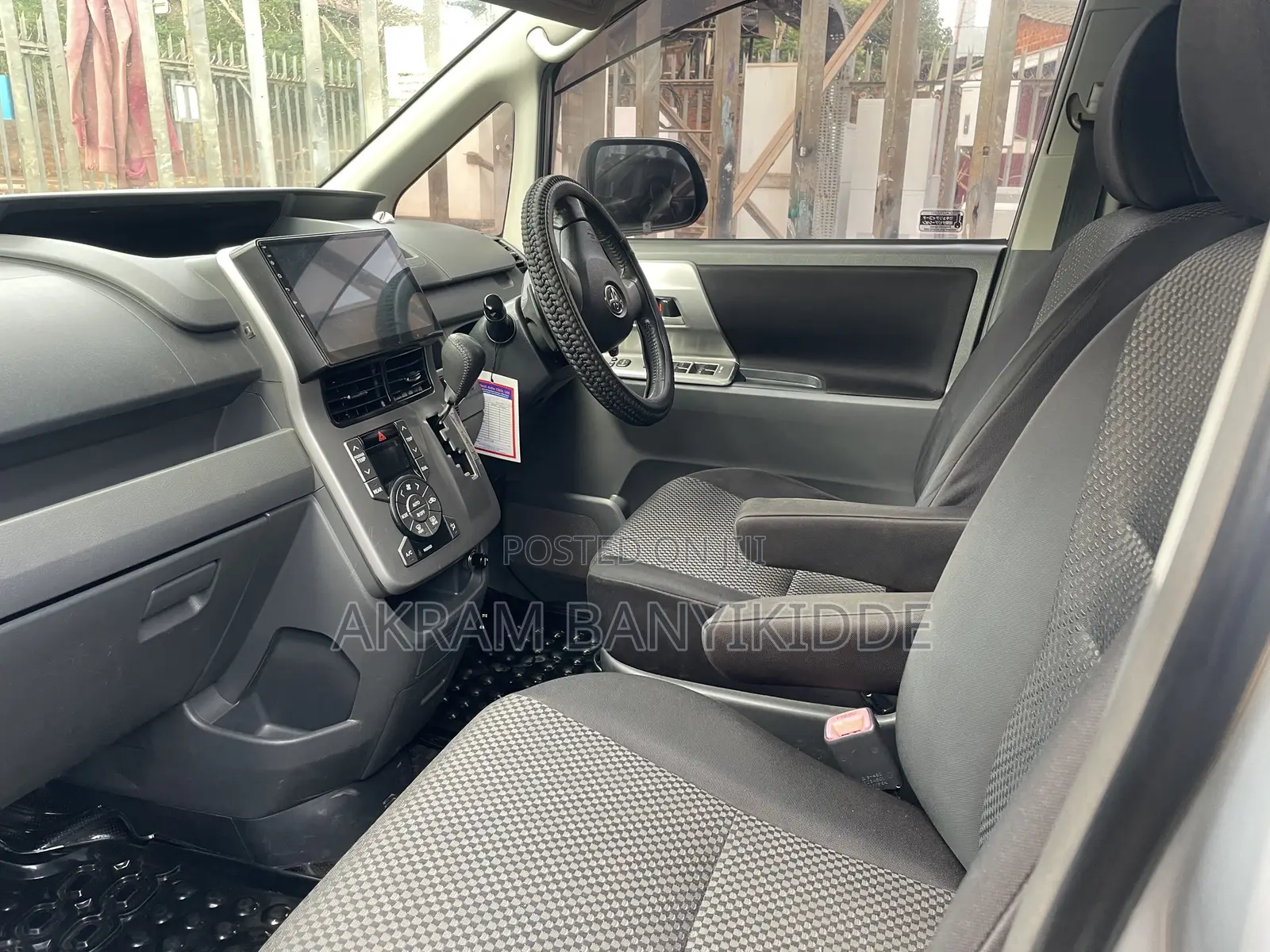 Toyota Noah 2010 Silver