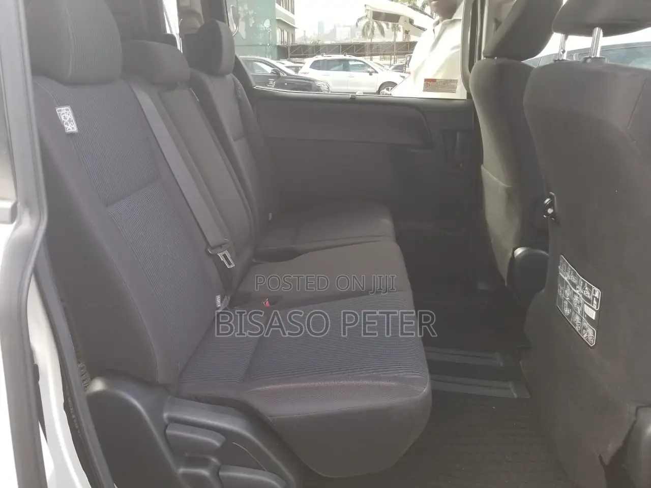 Toyota Noah 2.0 AWD (8 Seater) 2014 White