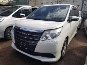 Toyota Noah 2.0 AWD (8 Seater) 2014 White
