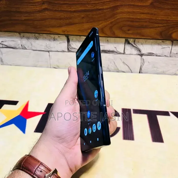 Fujitsu Arrows NX9 F-52A 128 GB Blue