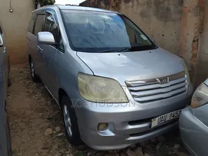 Toyota Noah 2007 Gray