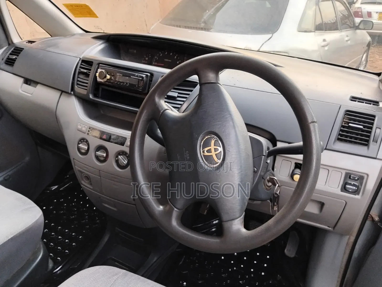 Toyota Noah 2007 Gray