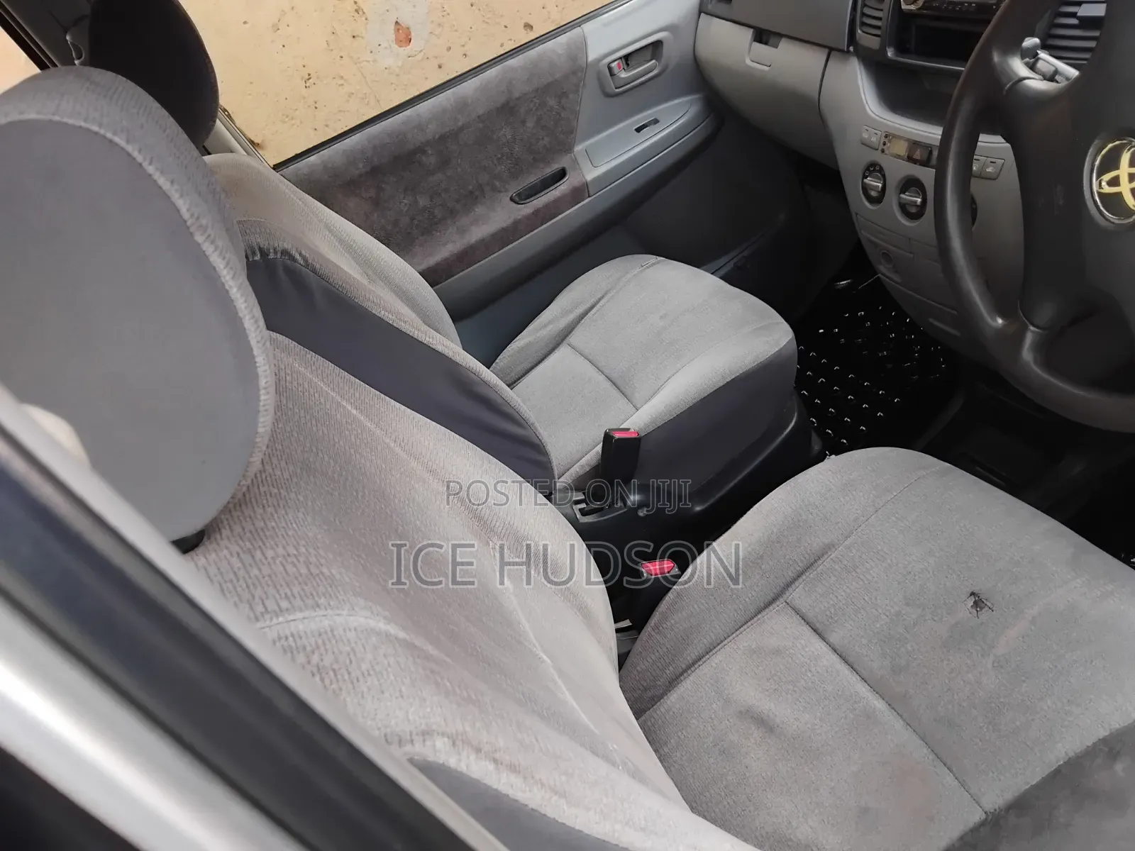 Toyota Noah 2007 Gray