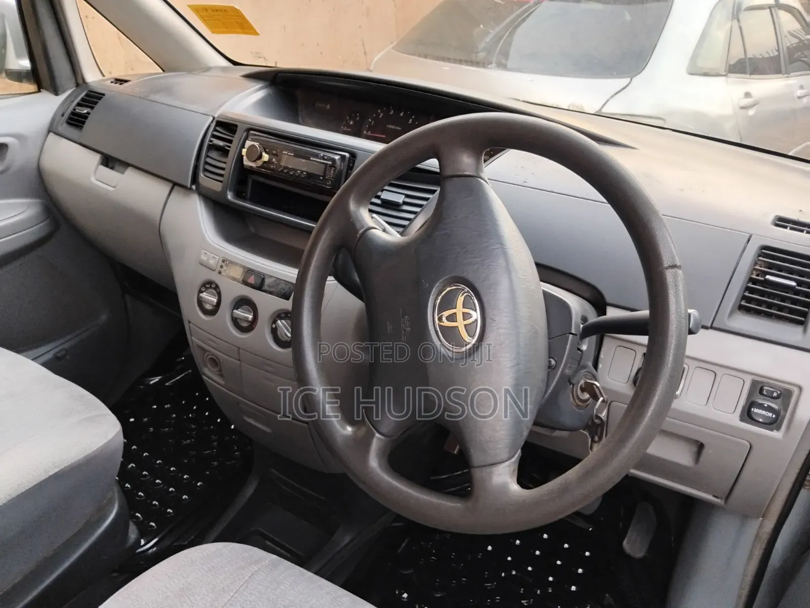 Toyota Noah 2007 Gray