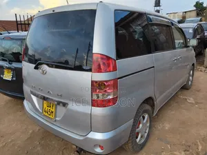 Toyota Noah 2007 Gray