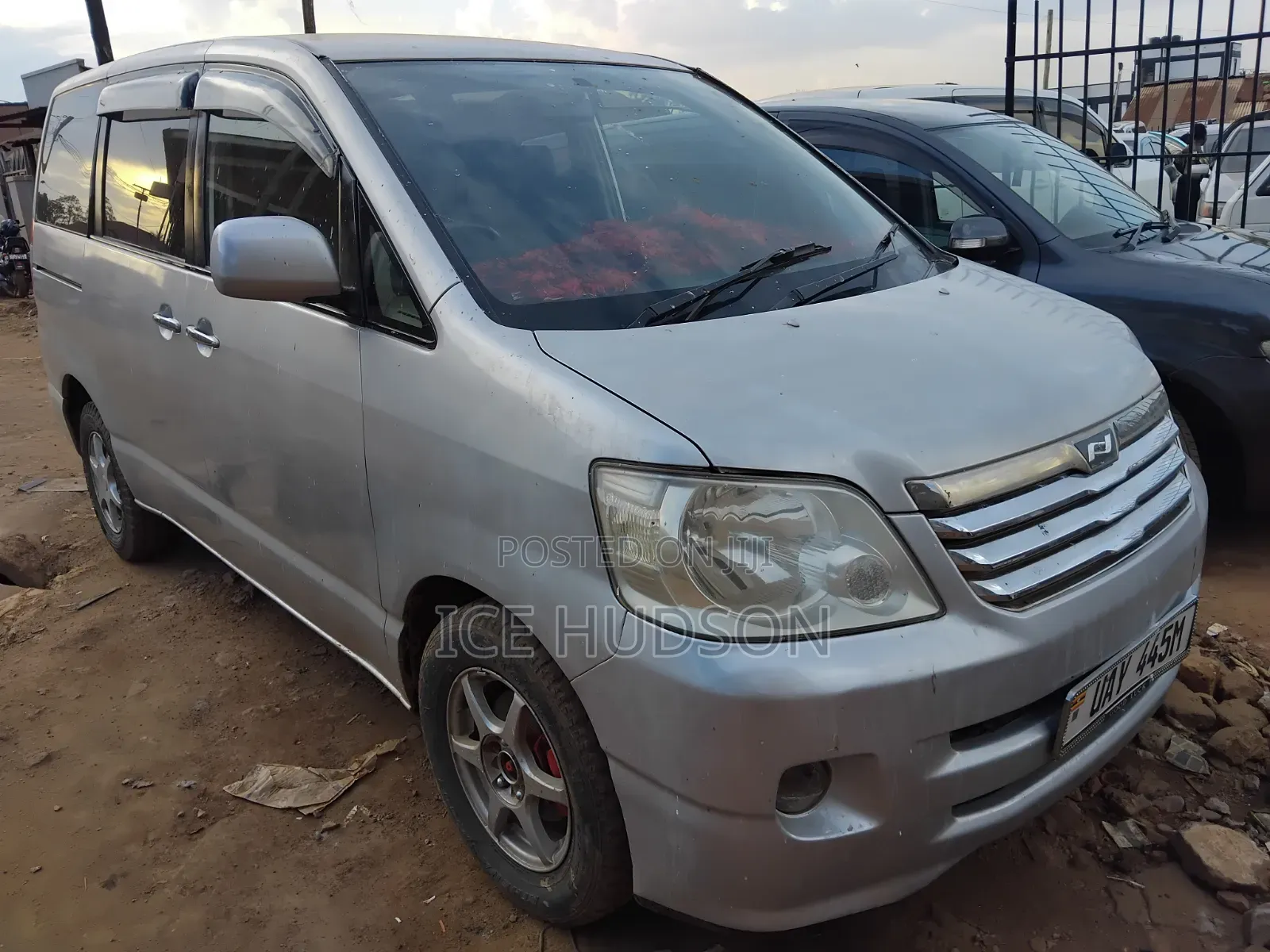 Toyota Noah 2007 Gray