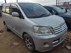 Toyota Noah 2007 Gray