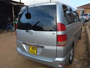 Toyota Noah 2007 Gray