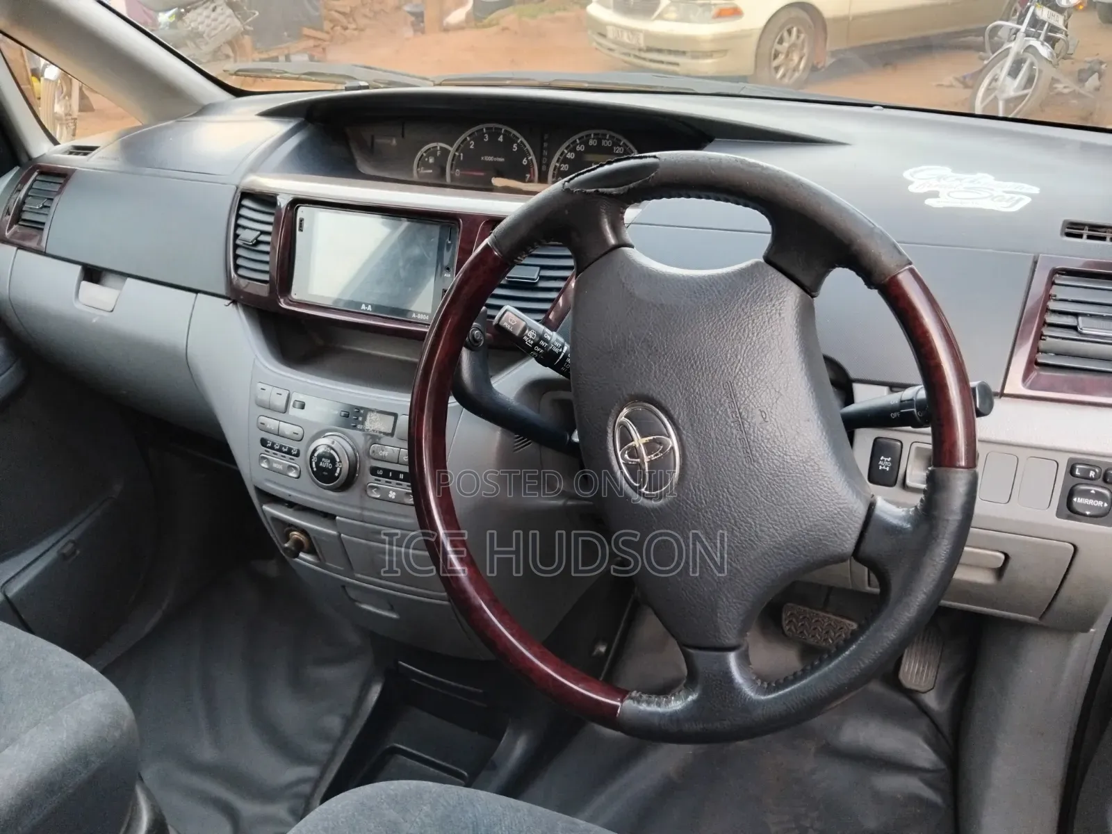 Toyota Noah 2007 Gray