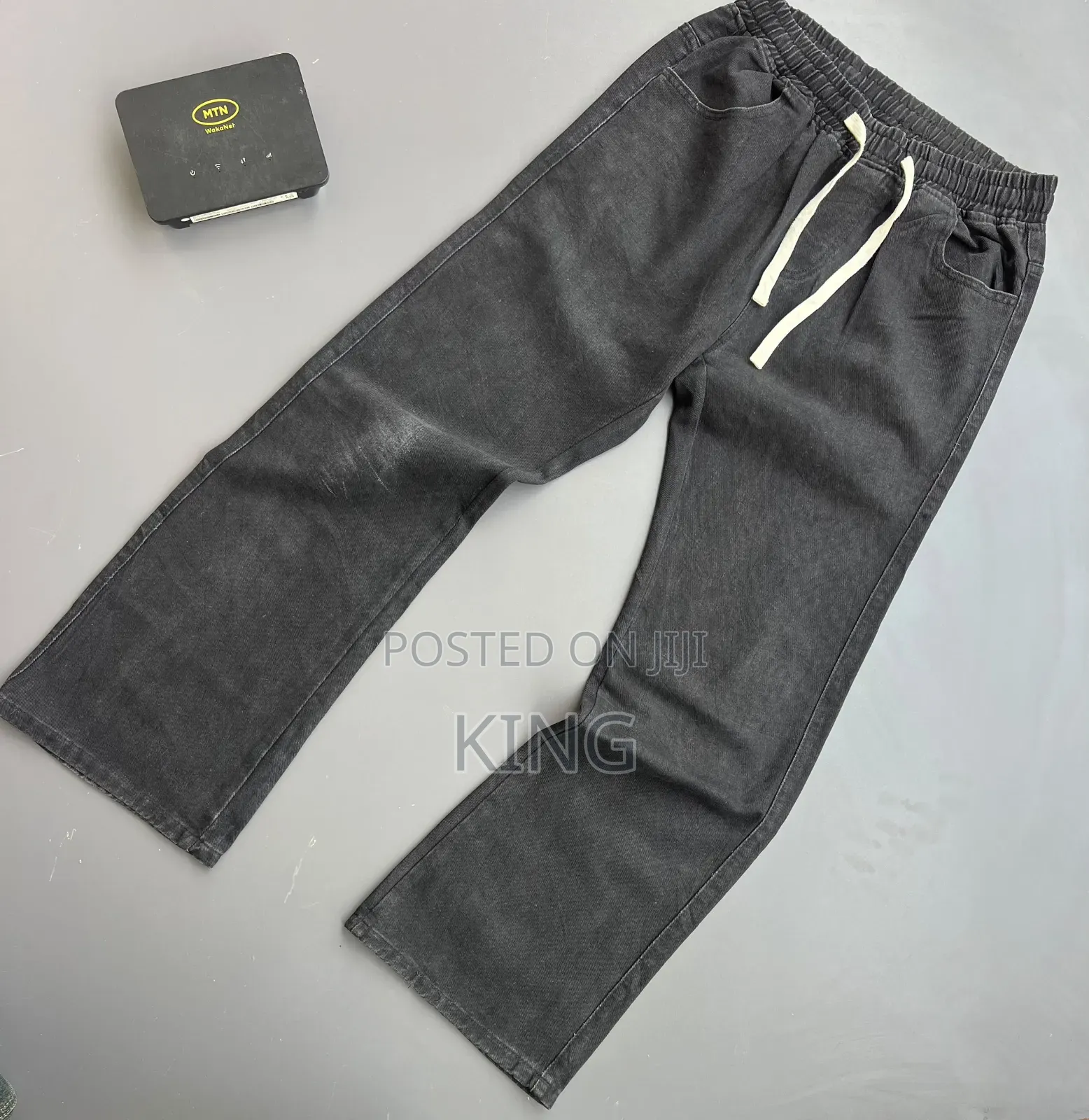 Men's Dark-Wash/Black Vintage Straight-Fit and Baggy Denim Jeans