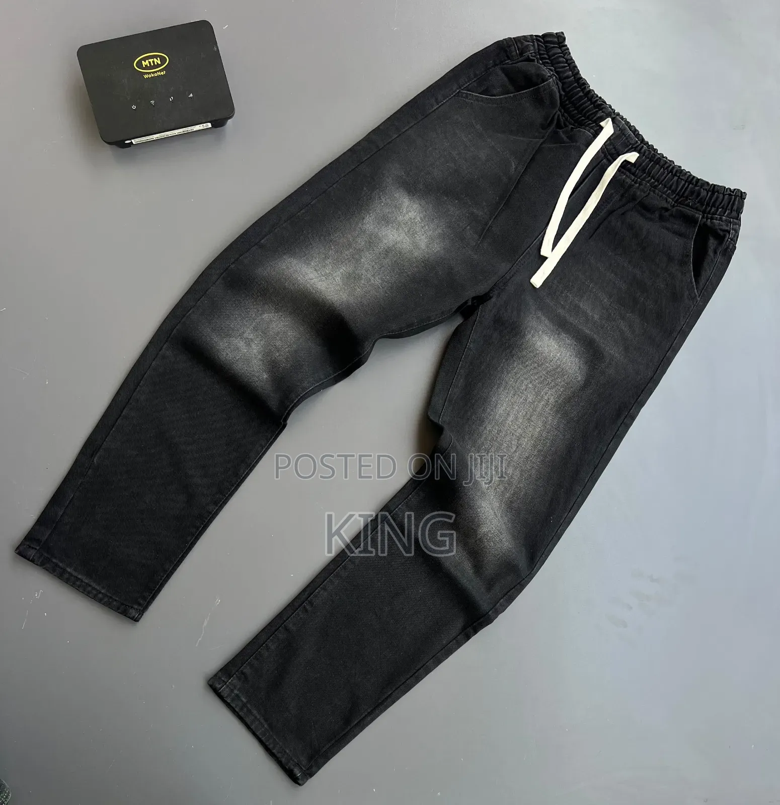 Men's Dark-Wash/Black Vintage Straight-Fit and Baggy Denim Jeans