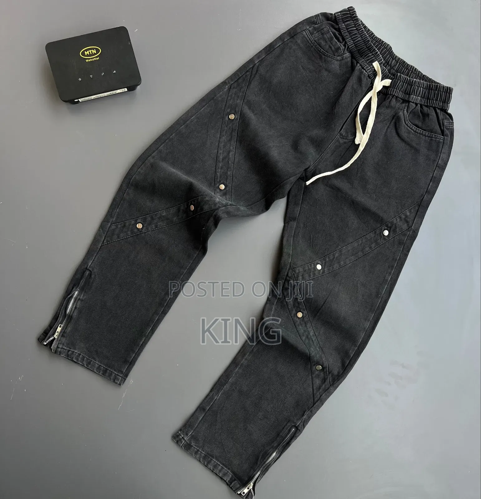 Men's Dark-Wash/Black Vintage Straight-Fit and Baggy Denim Jeans
