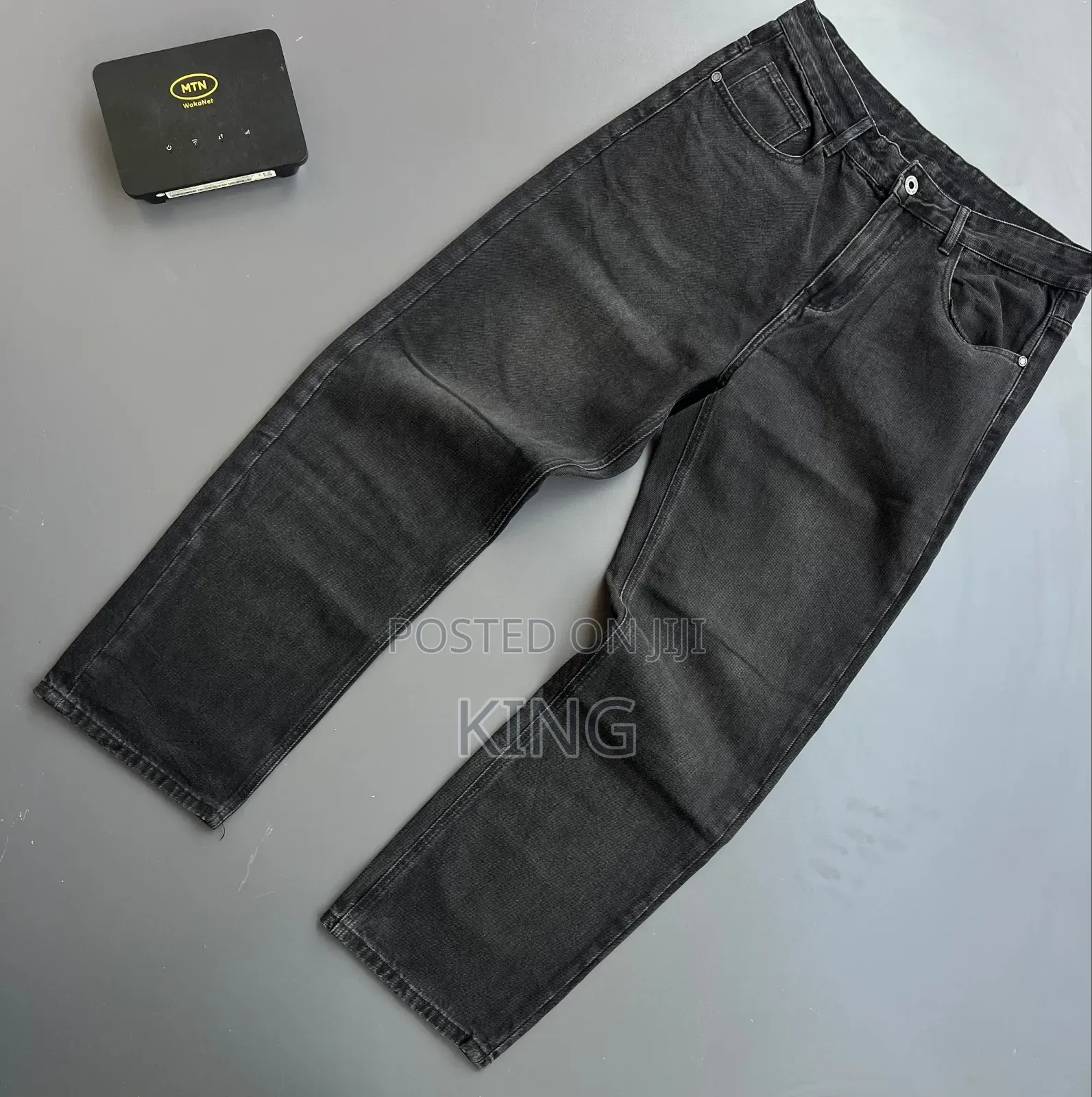 Men's Dark-Wash/Black Vintage Straight-Fit and Baggy Denim Jeans