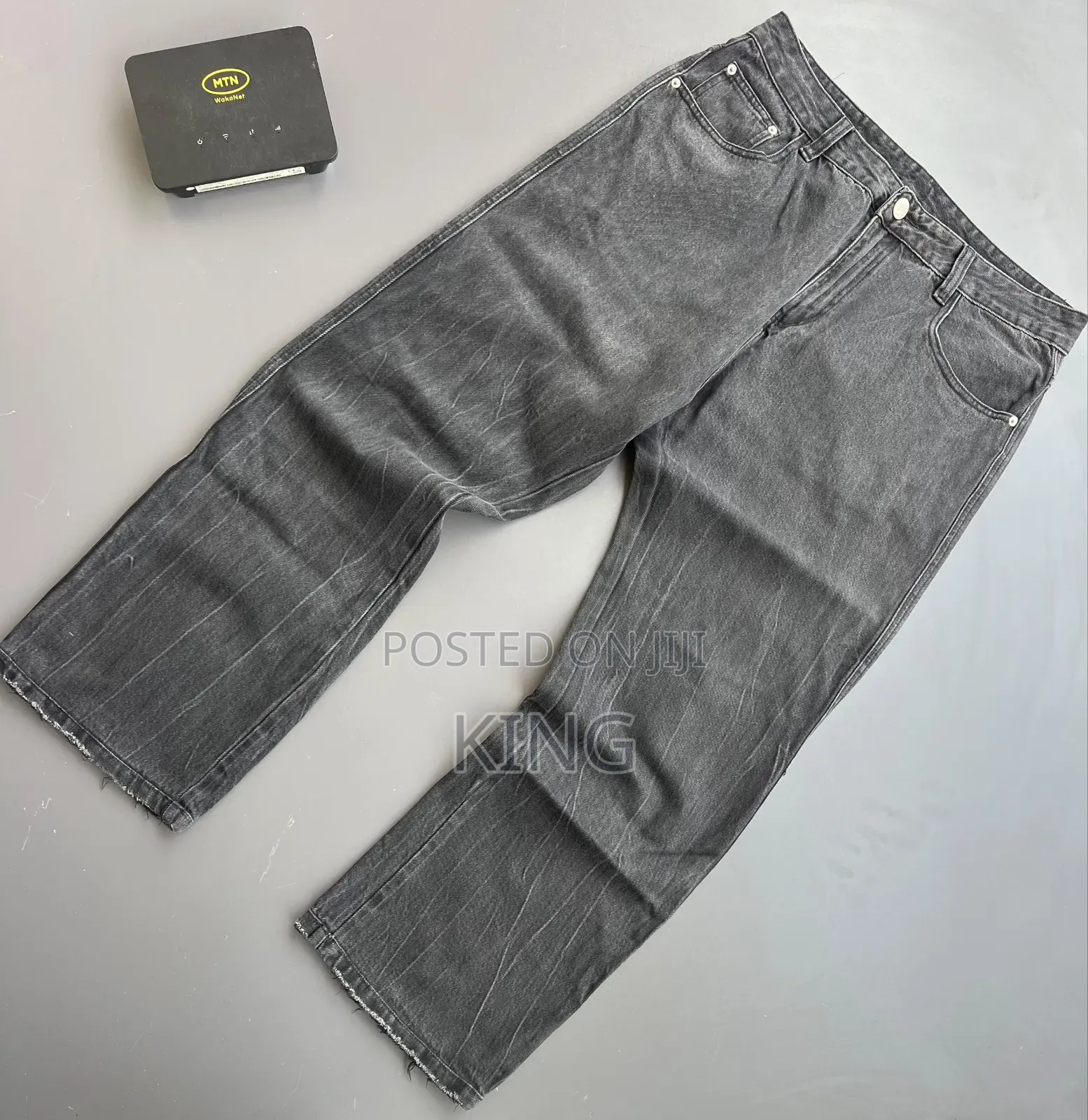 Men's Dark-Wash/Black Vintage Straight-Fit and Baggy Denim Jeans