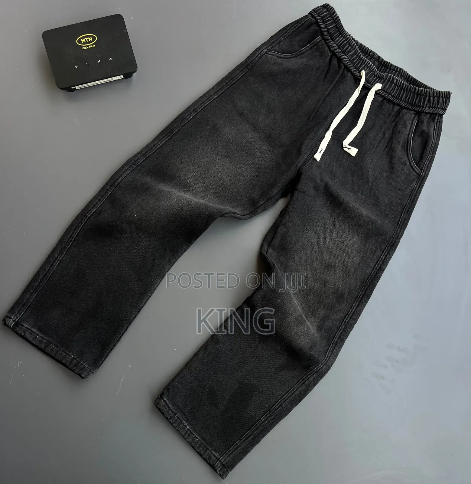 Men's Dark-Wash/Black Vintage Straight-Fit and Baggy Denim Jeans