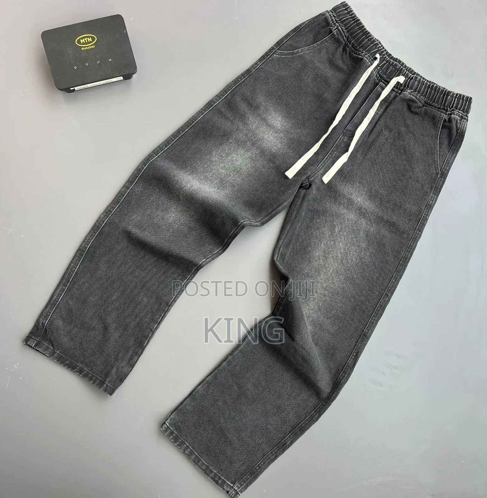Men's Dark-Wash/Black Vintage Straight-Fit and Baggy Denim Jeans