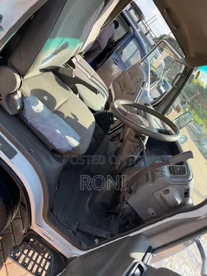 Isuzu 1992 White