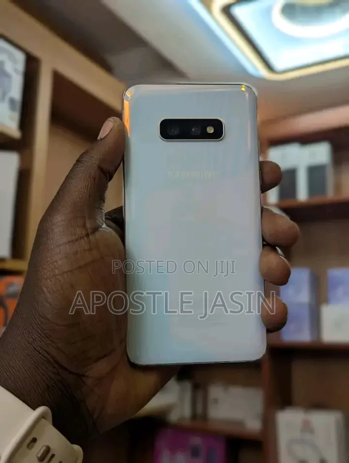 Samsung Galaxy S10e 128 GB White
