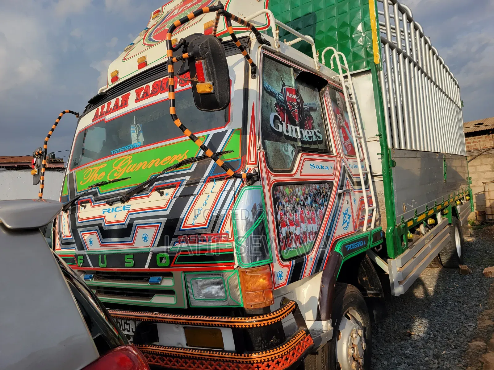 Mitsubishi Fuso Fighter 2004 White