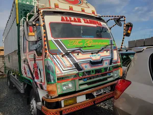 Mitsubishi Fuso Fighter 2004 White
