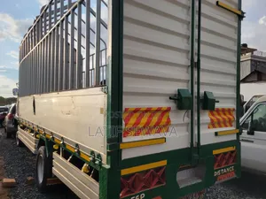 Mitsubishi Fuso Fighter 2004 White
