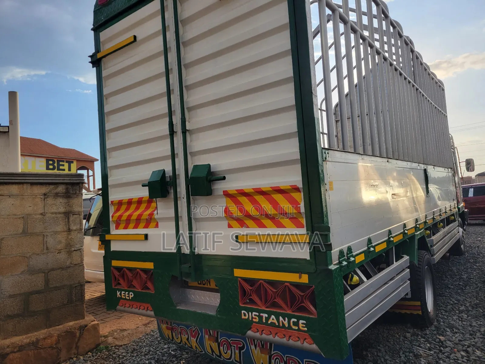 Mitsubishi Fuso Fighter 2004 White