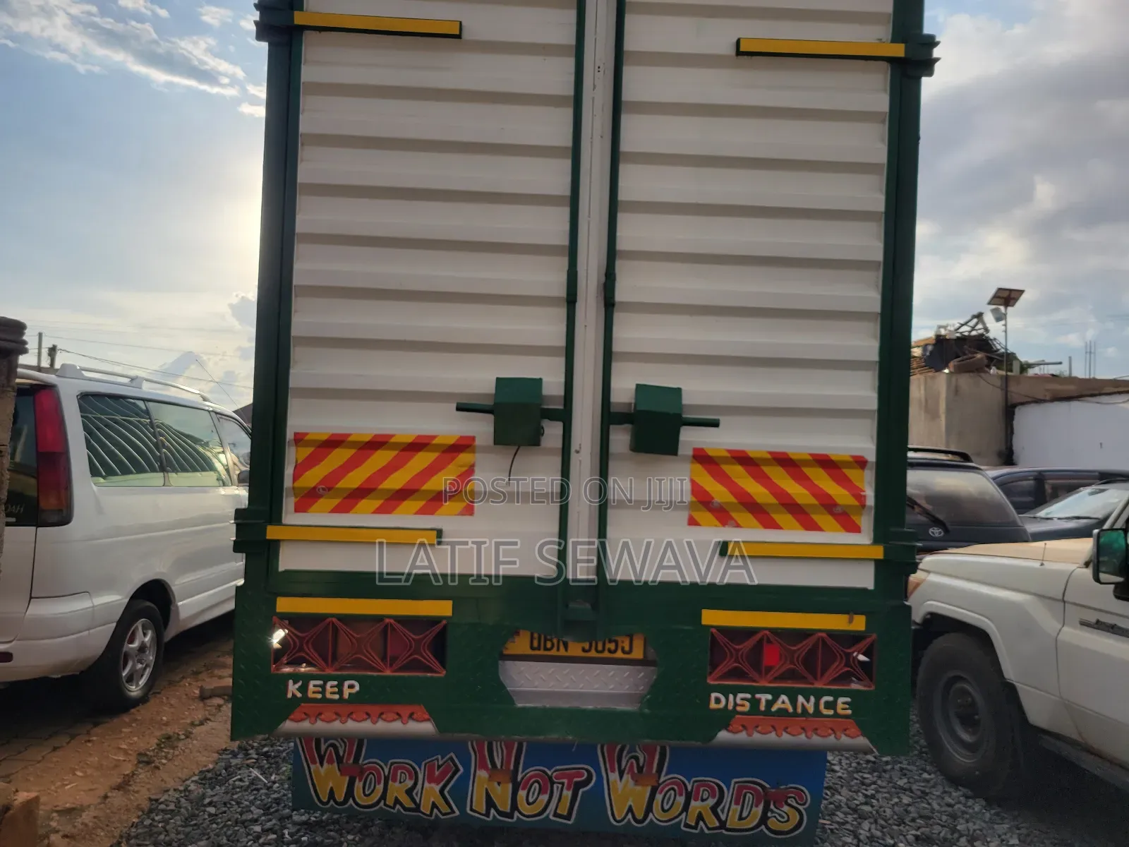 Mitsubishi Fuso Fighter 2004 White