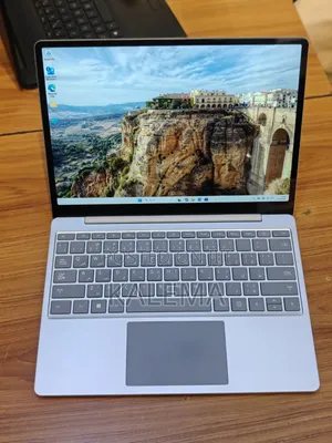 New Laptop Microsoft Surface Go 2 8GB Intel Core i5 SSD 128GB