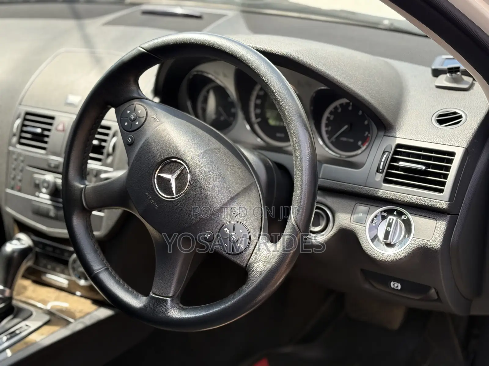 Mercedes-Benz C200 2011 White