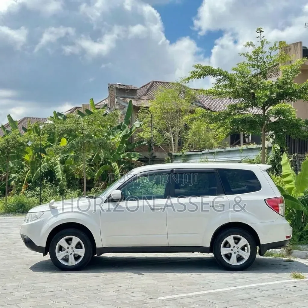 Subaru Forester 2010 Off white