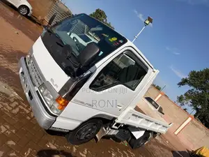 Isuzu 1992 White