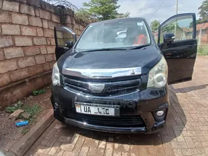 Toyota Noah 2.0 143hp AWD (7 Seater) 2012 Black