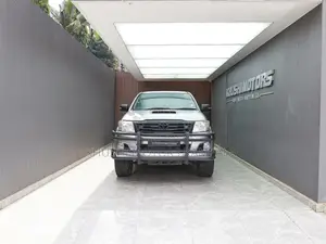 Toyota Hilux 2010 Gray