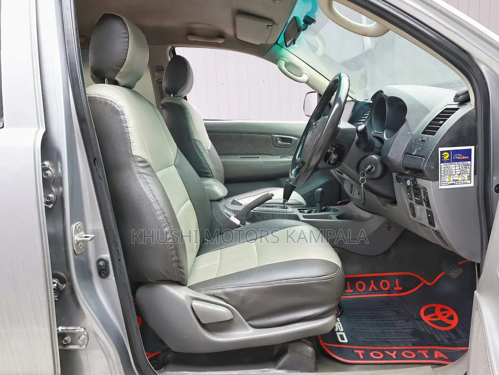 Toyota Hilux 2010 Gray