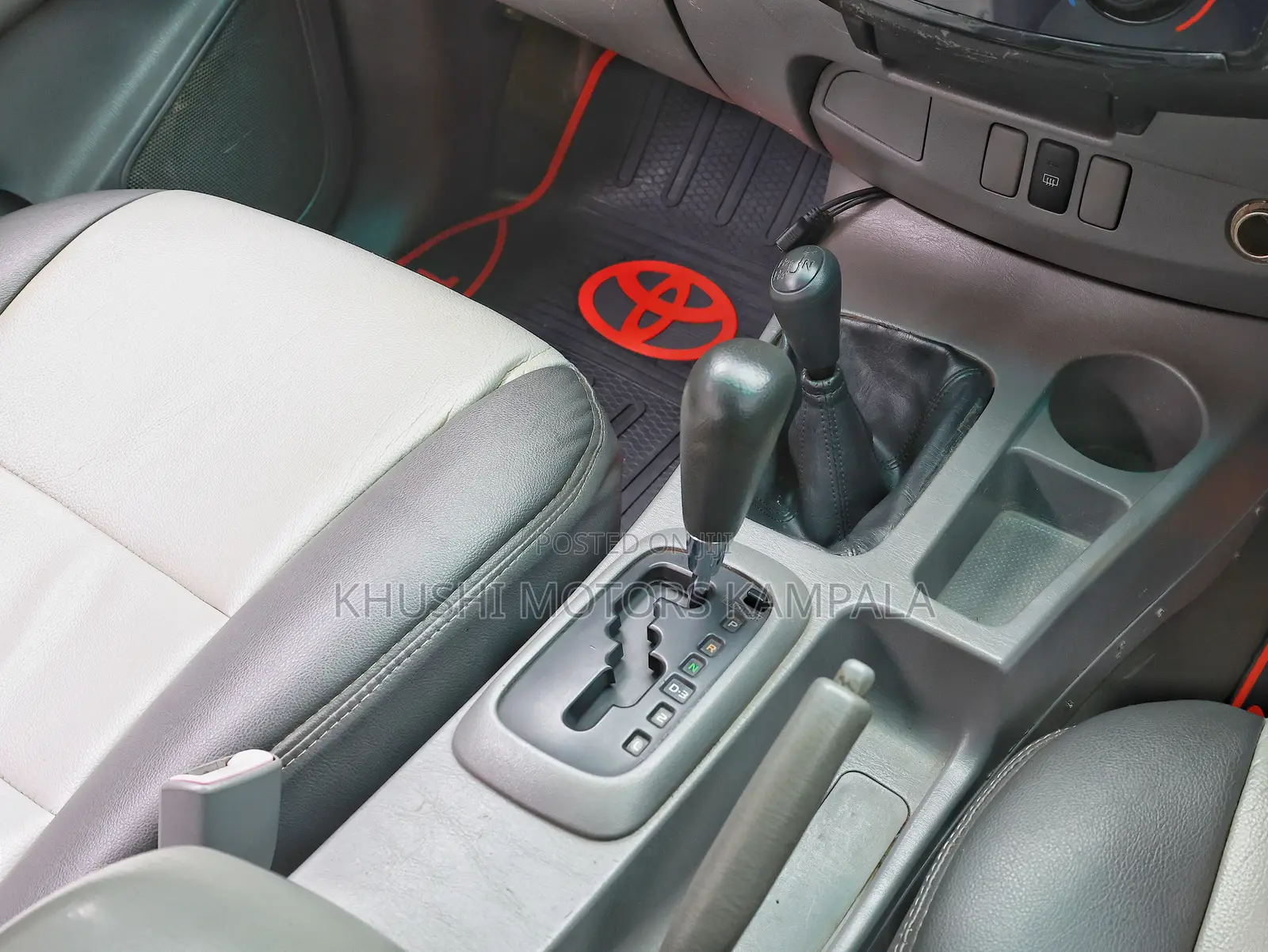 Toyota Hilux 2010 Gray