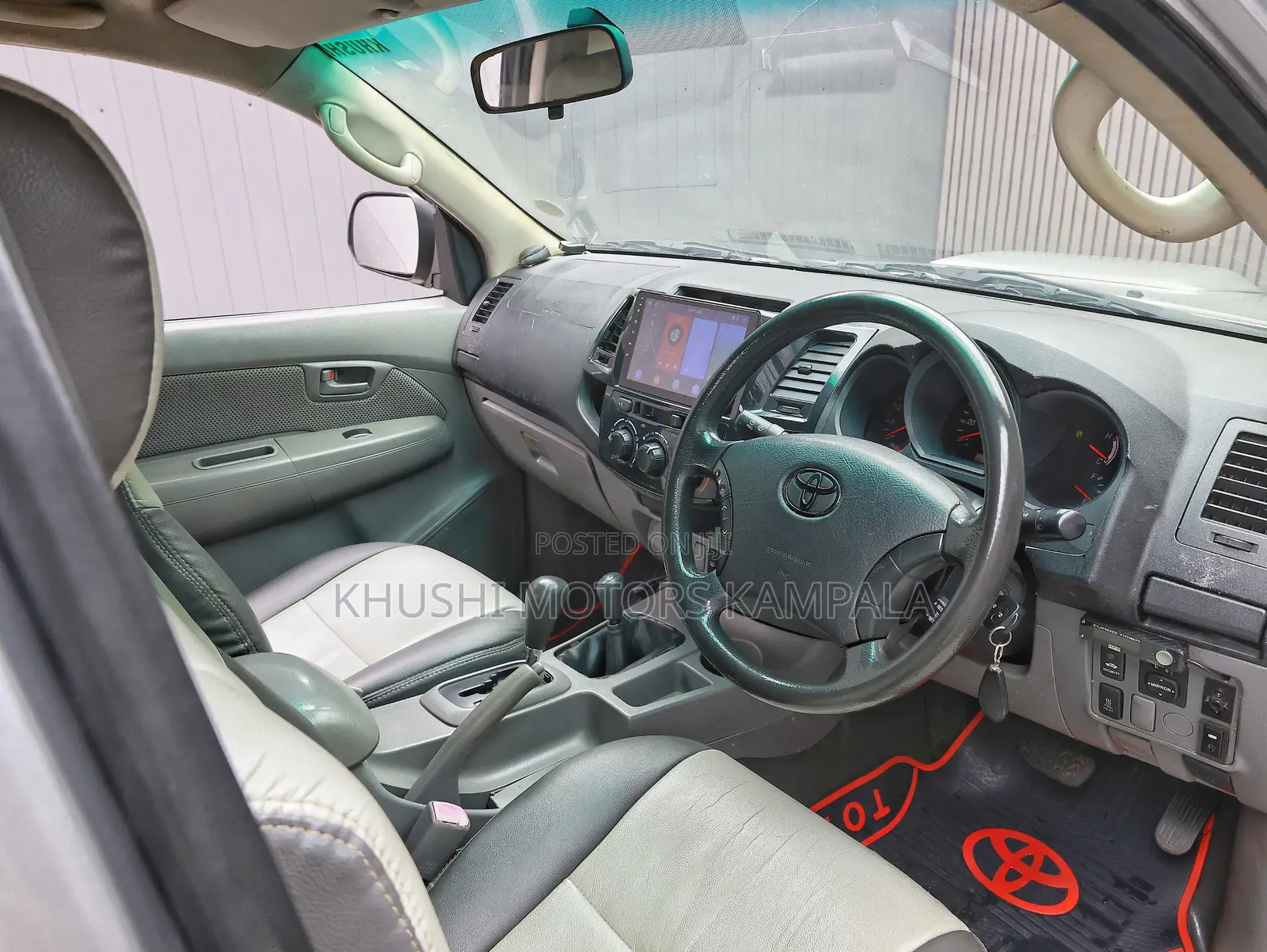 Toyota Hilux 2010 Gray