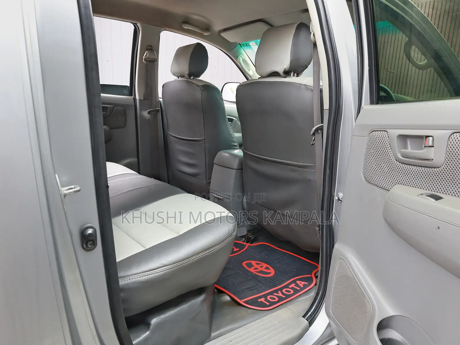 Toyota Hilux 2010 Gray