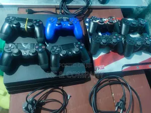 Playstation 4 Pro, It Has 4controllers 15games