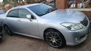 Toyota Crown 2010 Silver
