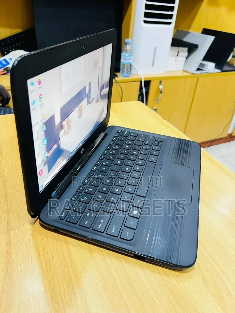 New Laptop HP Stream 14 4GB Intel SSD 60GB