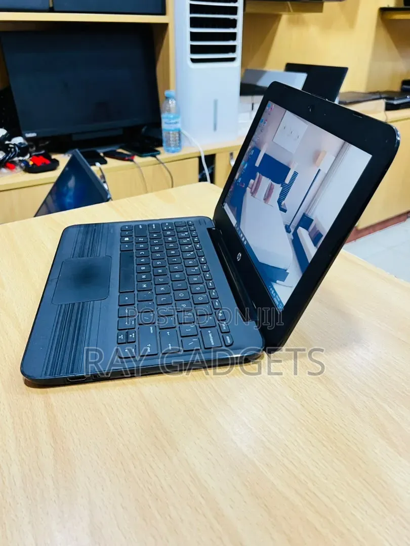 New Laptop HP Stream 14 4GB Intel SSD 60GB