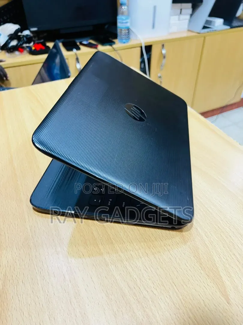 New Laptop HP Stream 14 4GB Intel SSD 60GB