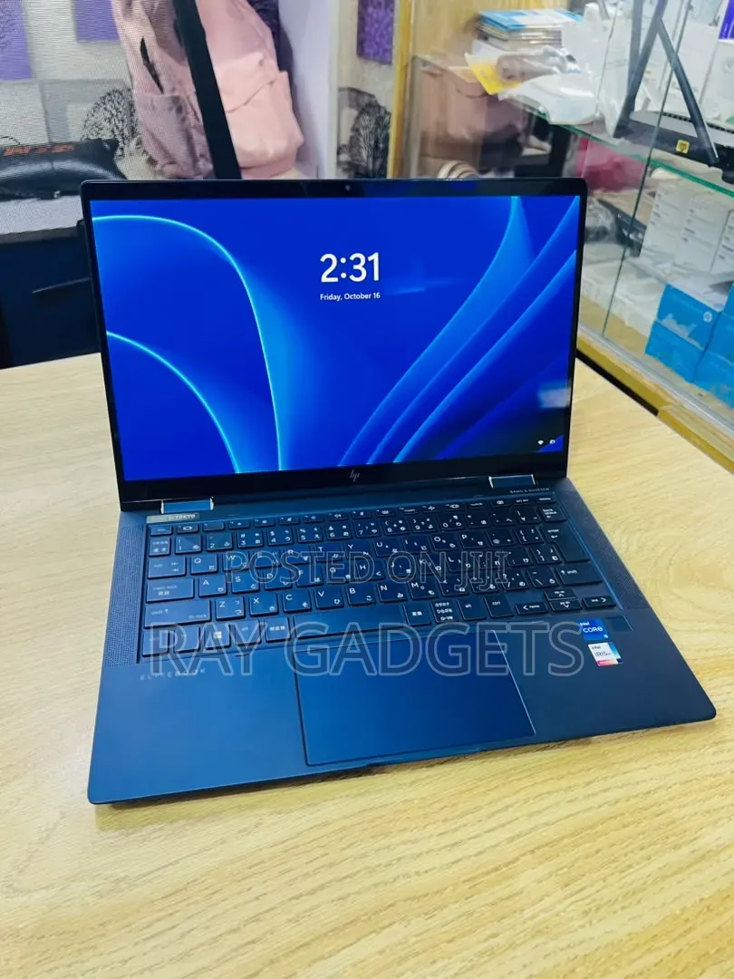 New Laptop HP Dragonfly G4 8GB Intel Core i5 SSD 256GB