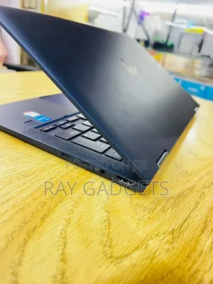 New Laptop HP Dragonfly G4 8GB Intel Core i5 SSD 256GB