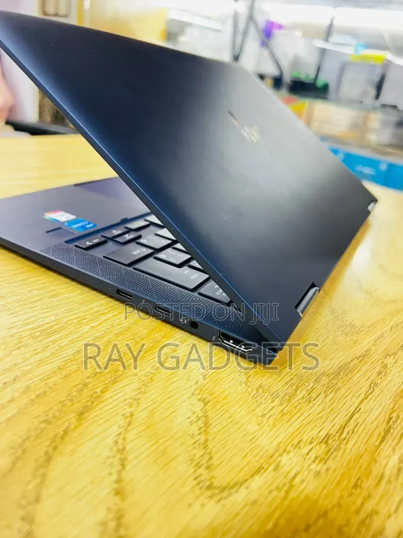 New Laptop HP Dragonfly G4 8GB Intel Core i5 SSD 256GB