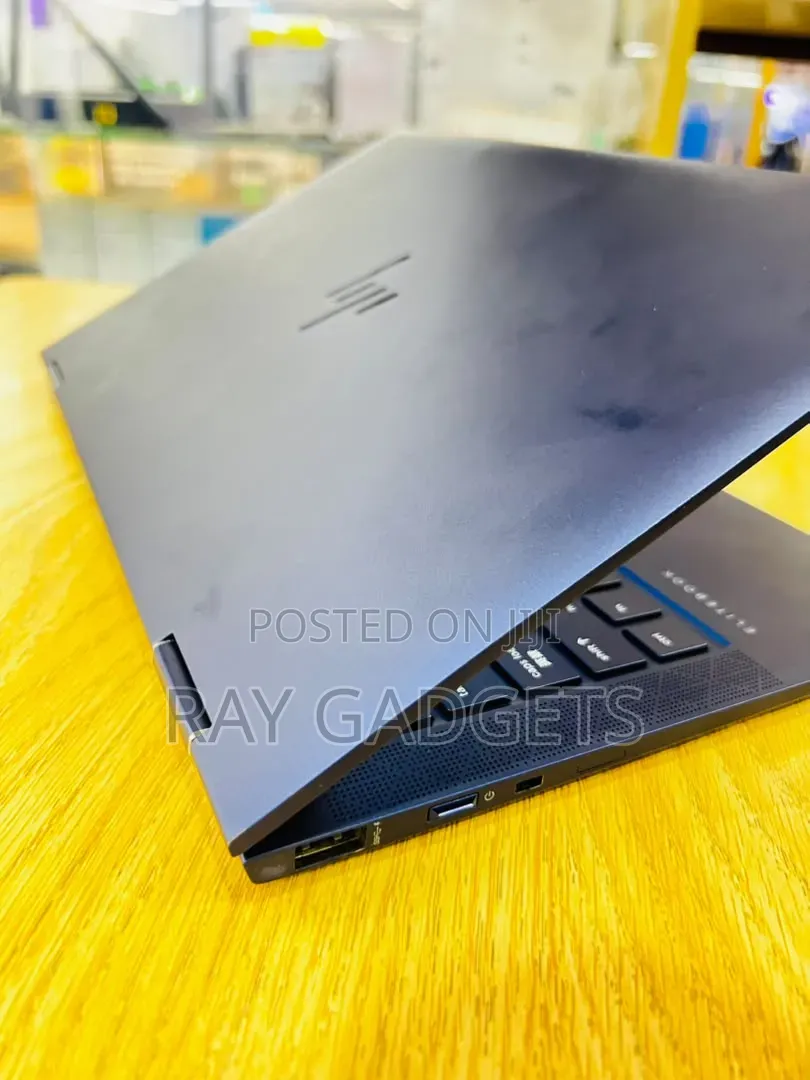 New Laptop HP Dragonfly G4 8GB Intel Core i5 SSD 256GB