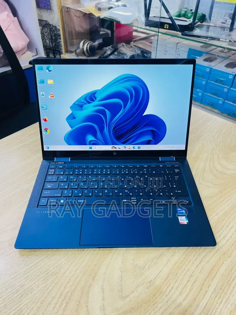 New Laptop HP Dragonfly G4 8GB Intel Core i5 SSD 256GB