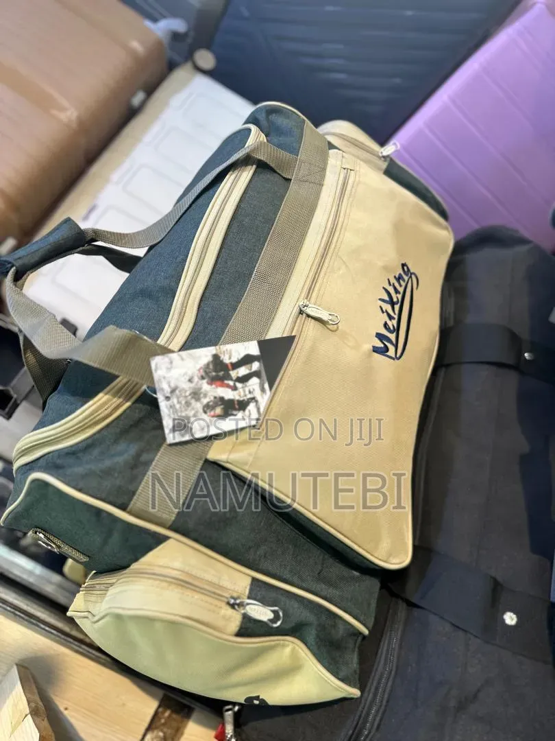 Meixing Travel Duffel Bag in Khaki